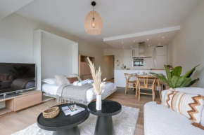 Huswell - Modern and bright studio in centre of Knokke